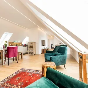 Apartment Grosse Dachgeschosswohnung Im Herzen Von Graz